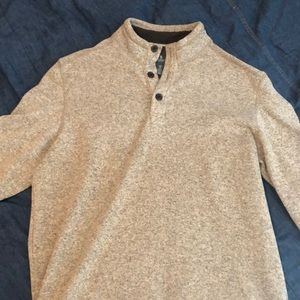 Like New G.H. Bass Quarter Button up. Cream/Beige